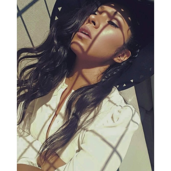 XOXO Welcome to my Closet! Please Comment & Share - Picture 6 of 8